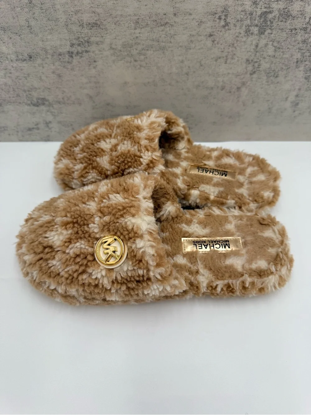 Michael Kors Fuzzy Plush Slippers Tan Cream Size 7